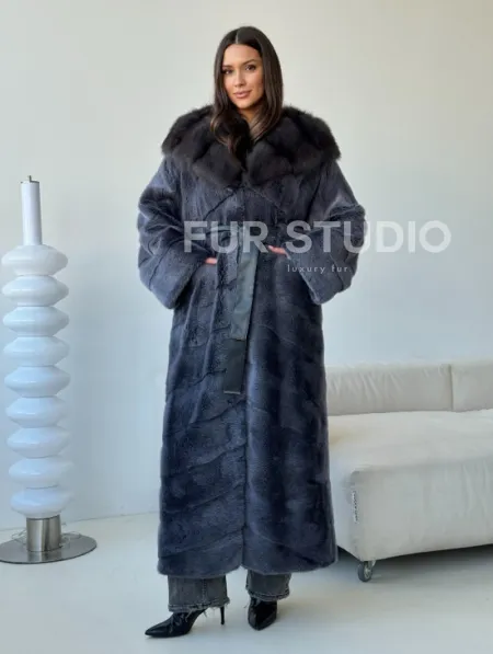 Длинная норковая шуба с куницей капюшон - фото 0