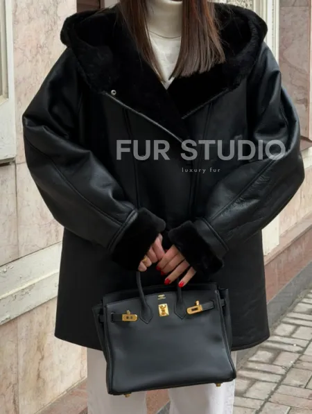 Женская дубленка с капюшоном - фото 2