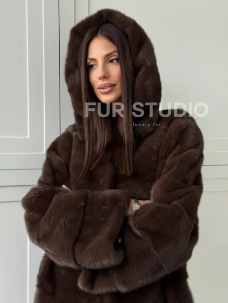 Норковая шуба в стиле «рубашка» с капюшоном - фото 7