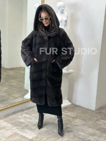 Норковая шуба в цвете графитовый уголь с капюшоном - фото 2