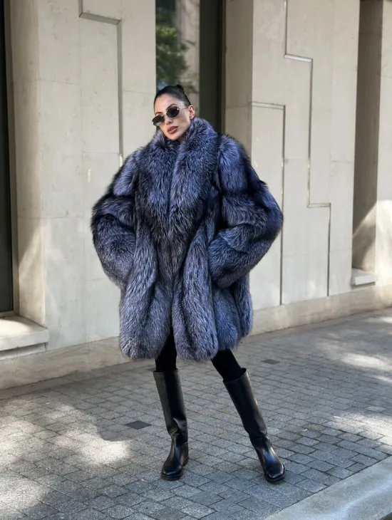 Удлиненная шуба из чернобурой лисы - фото 11