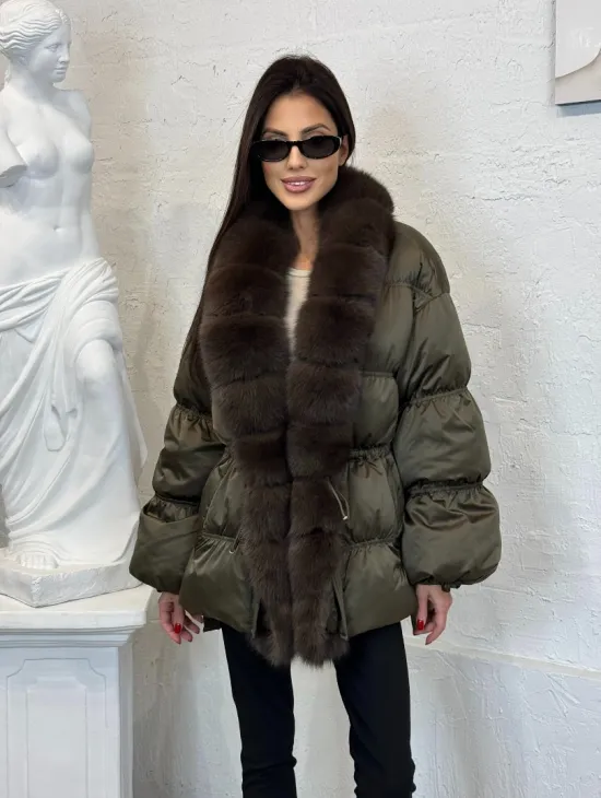 Женский стеганный пуховик на гусином пуху с отделкой из меха песца - фото 11
