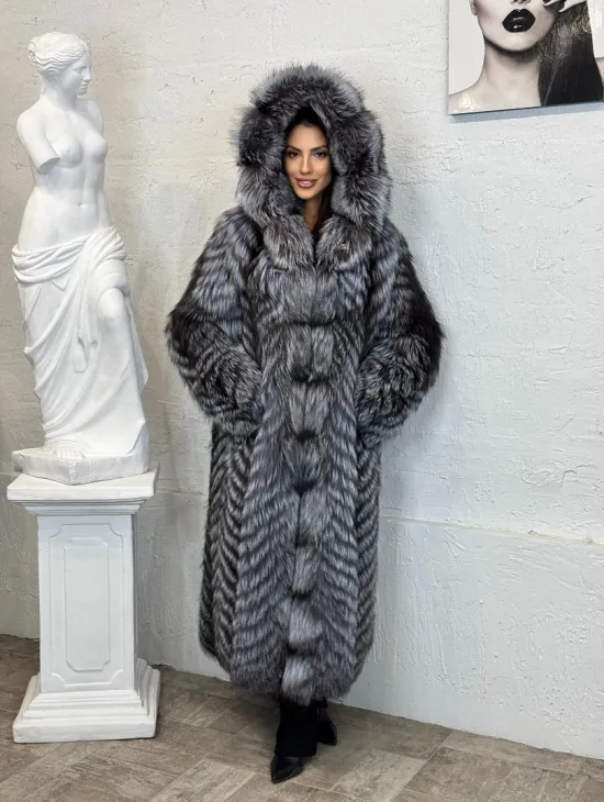 Длинная шуба с капюшоном из натуральной лисы Silver Fox Fur в росшив - фото 10