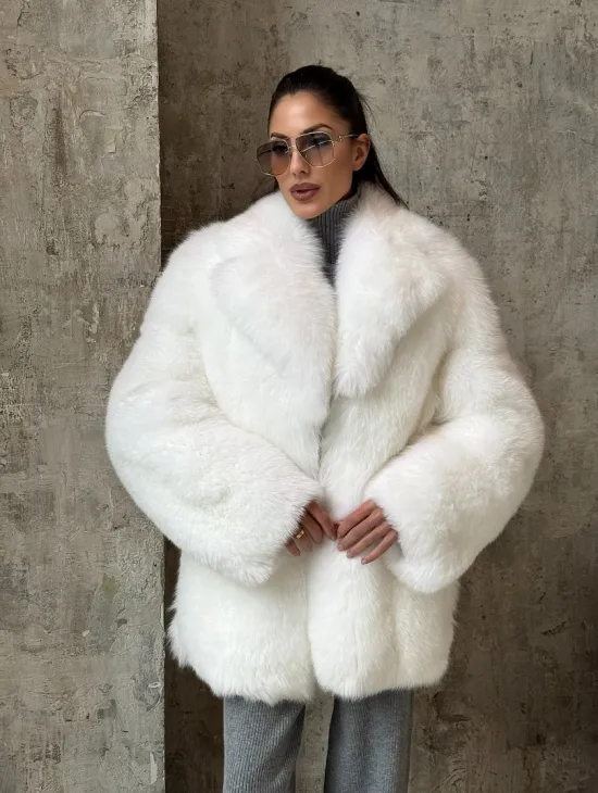 Шуба белого цвет из меха Финского песца - фото 9