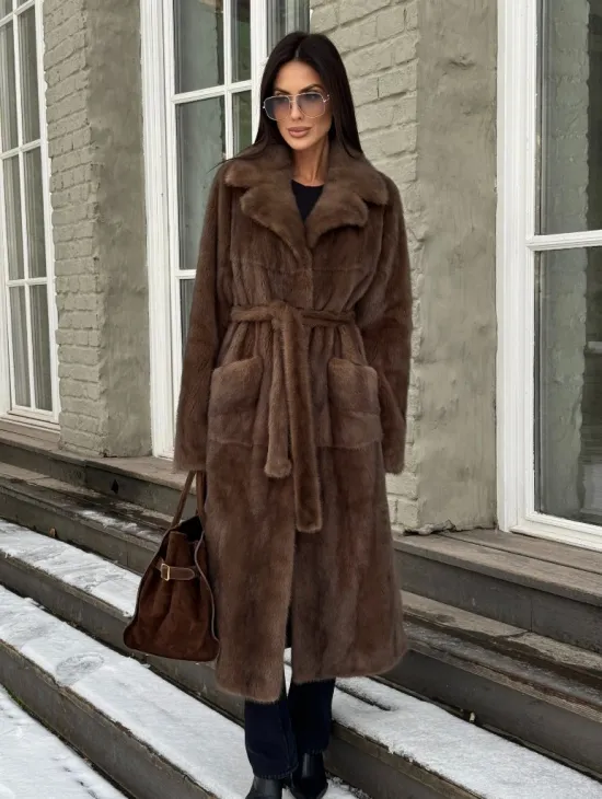 Классическая женская норковая шуба в цвете соболь с поясом и накладными карманами - фото 3