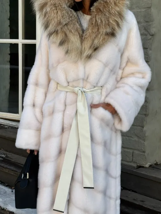Белая длинная норковая шуба - кимоно с капюшоном из меха рыси - фото 2
