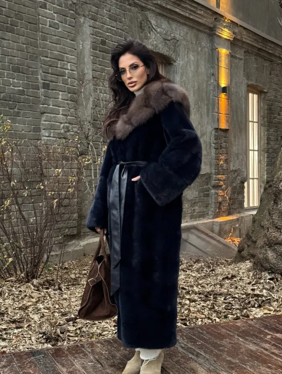 Норковая шуба с капюшоном из натурального меха куницы - фото 11