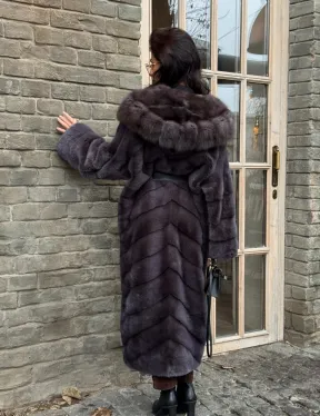 Удлиненная шуба из меха норки с капюшоном куница - фото 9