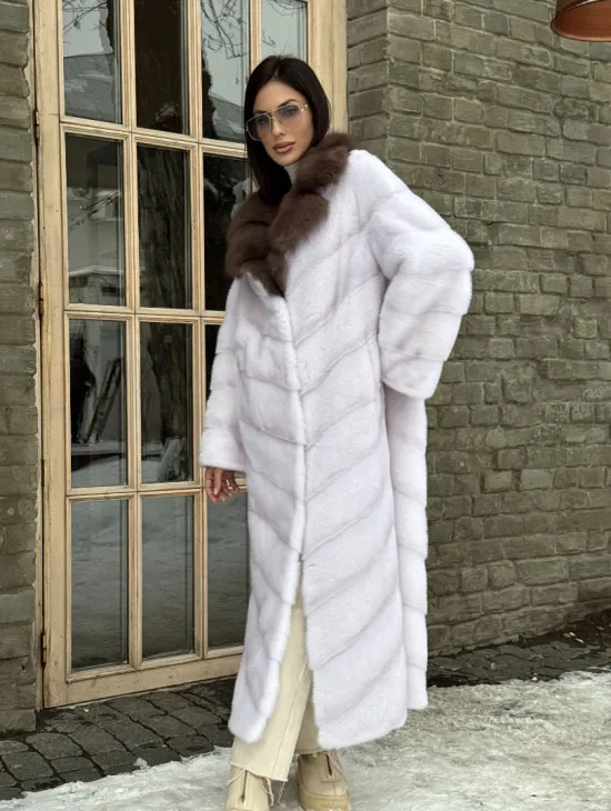 Длинная прямая норковая шуба с воротником из меха куницы цвет паломино - фото 10