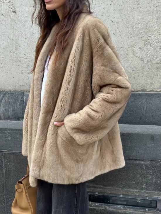 Норковый жакет в натуральном цвете пастель с V-образным воротником - фото 2