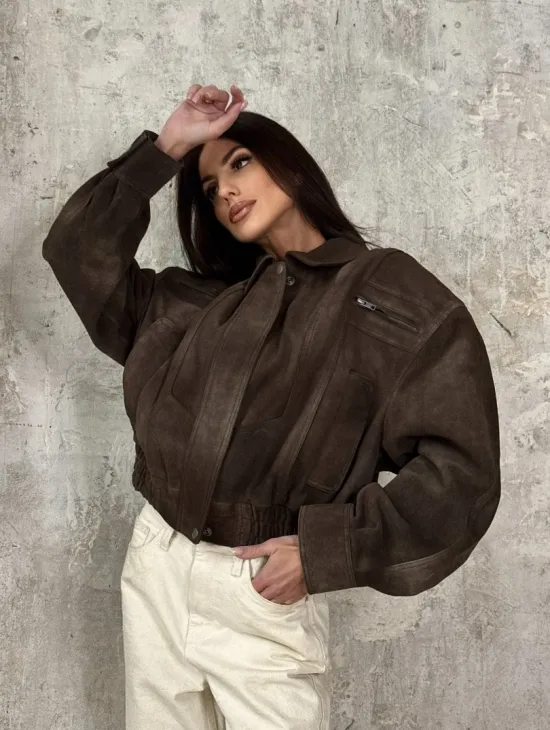 Современный кроп - бомбер из натуральной замши - фото 10