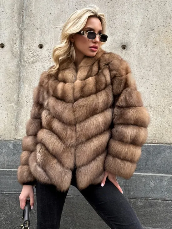 Полушубок из куницы с V-образным воротником - фото 0