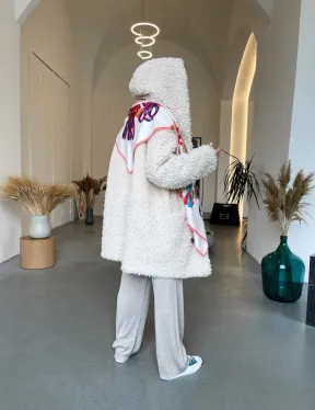 Шуба оверсайз из экомеха с капюшоном - фото 4