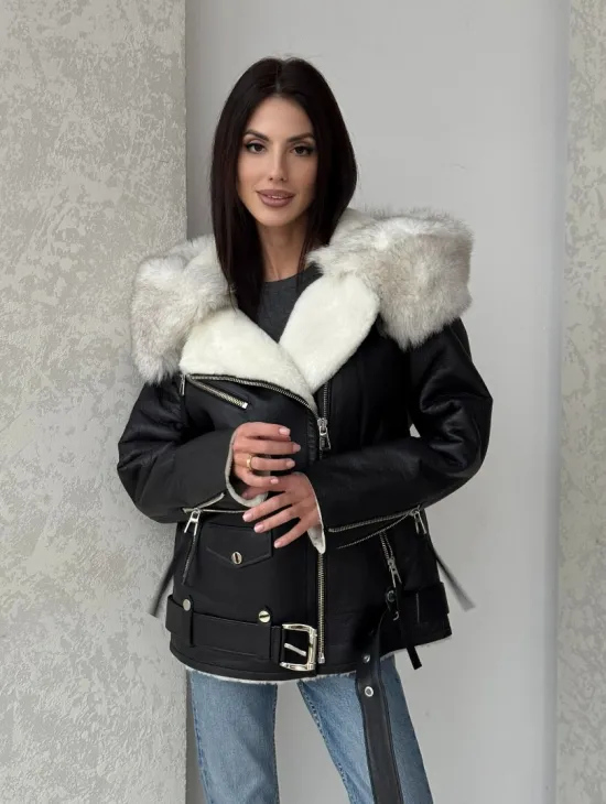 Черная куртка дубленка с капюшоном - фото 9