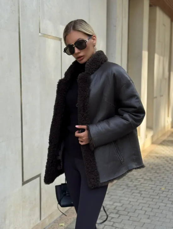 Двусторонняя коричневая дубленка из овчины - фото 10