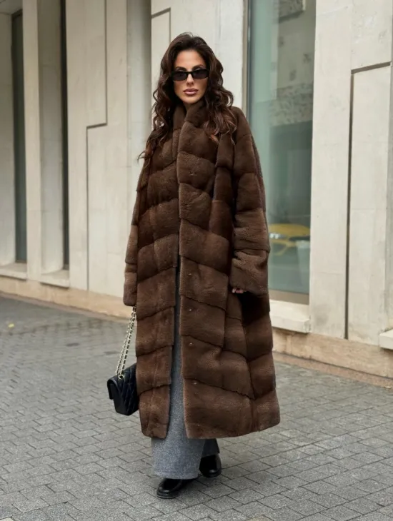 Шуба из плюшевой норки Velvet с V-образным воротником - фото 8