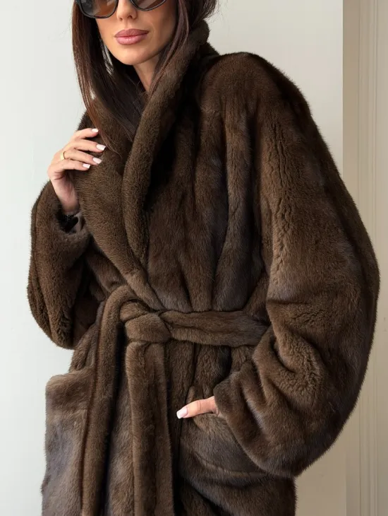 Коричневая норковая шуба под пояс - воротник шаль - фото 1