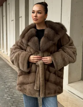 Полушубок норковый с капюшоном из меха куницы - фото 7