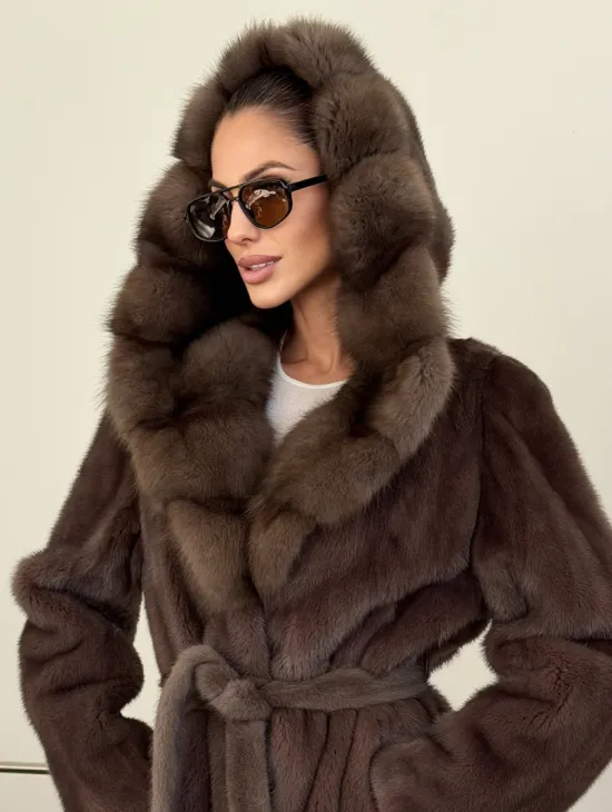 Коричневый норковый полушубок с мехом куницы - фото 5