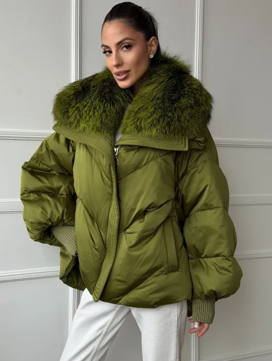 Женский стеганный пуховик с воротником чернобурки - фото 7