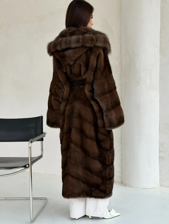 Норковая шуба цвета «орех» с капюшоном из куницы - фото 2