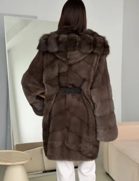 Шуба норковая с капюшоном из куницы - фото 3