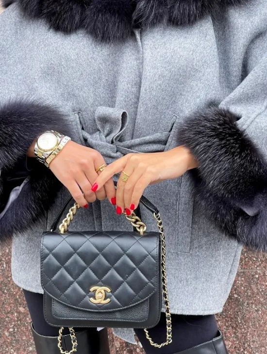 Пончо из натуральной шерсти с капюшоном из песца - фото 2