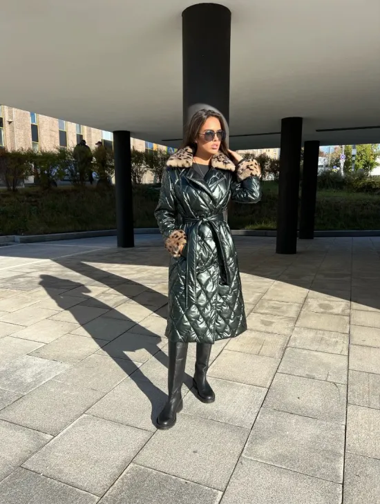 Пальто - пуховик с воротником из меха норки в цвете изумруд - фото 6