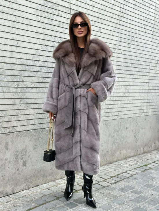Изысканная норковая шуба с капюшоном из меха куницы - фото 3