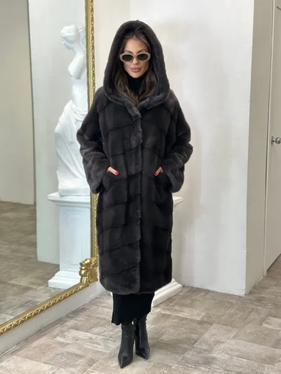 Норковая шуба в цвете графитовый уголь с капюшоном - фото 4