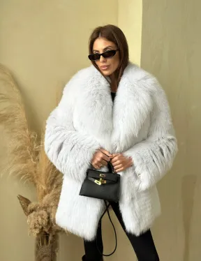 Шуба из меха белой лисы - фото 6