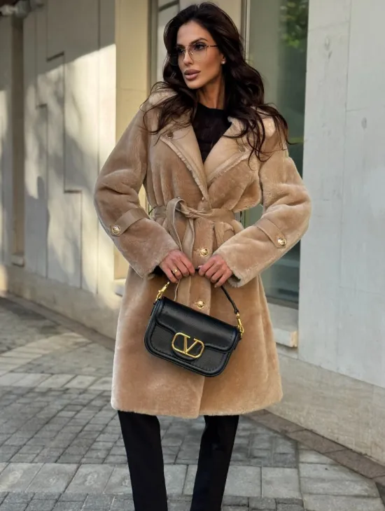 Дубленка из овчины с норковым воротником - цвет бежевый - фото 5