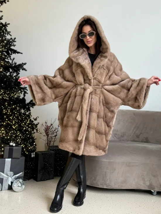 Шуба свободного силуэта из меха норки с капюшоном - цвет пастель - фото 5