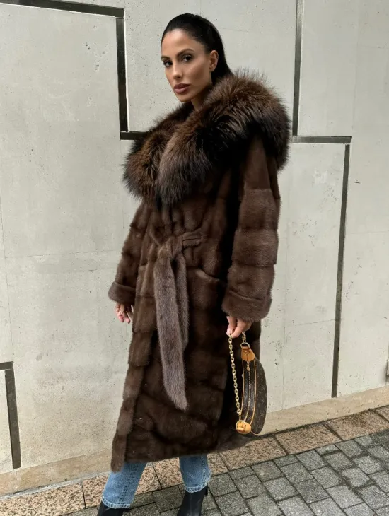 Норковая шуба с капюшоном кобра из меха чернобурки в коричневом цвете - фото 9